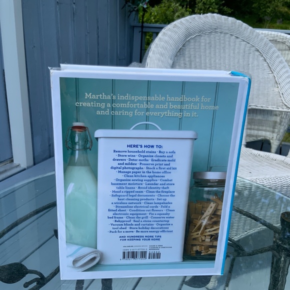 Martha Stewart Homekeeping Handbook Essential Guide to Caring For Your Home 2006 - Picture 3 of 6